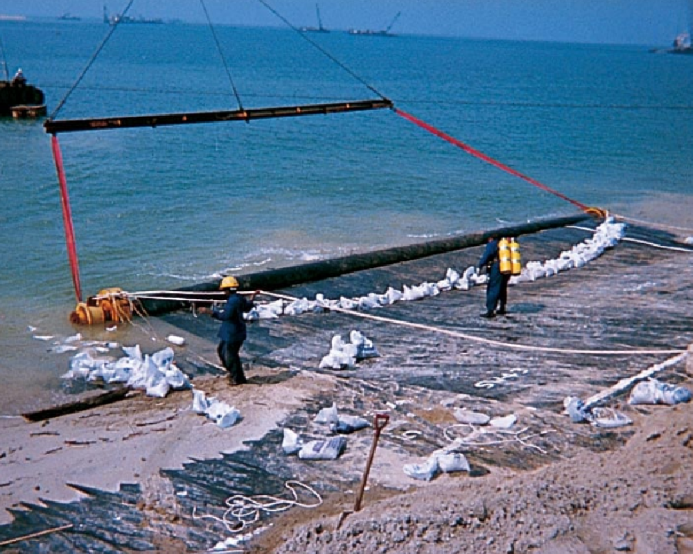 新加坡沙坑島（世界最大的水下垃圾填埋場）